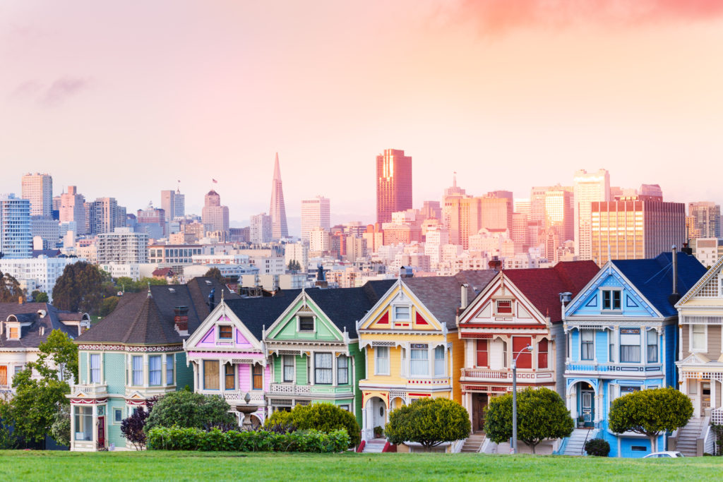 best places to travel alone in the US - san francisco, painted ladies