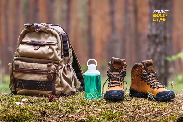 a visualized Essential hiking tools list