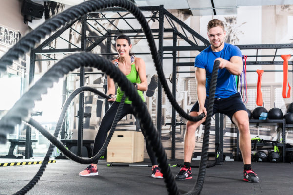 man and woman doing a rope exercise - low intensity exercise fat burning zone