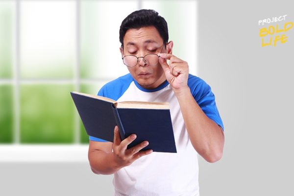 A dude having a real hard time reading