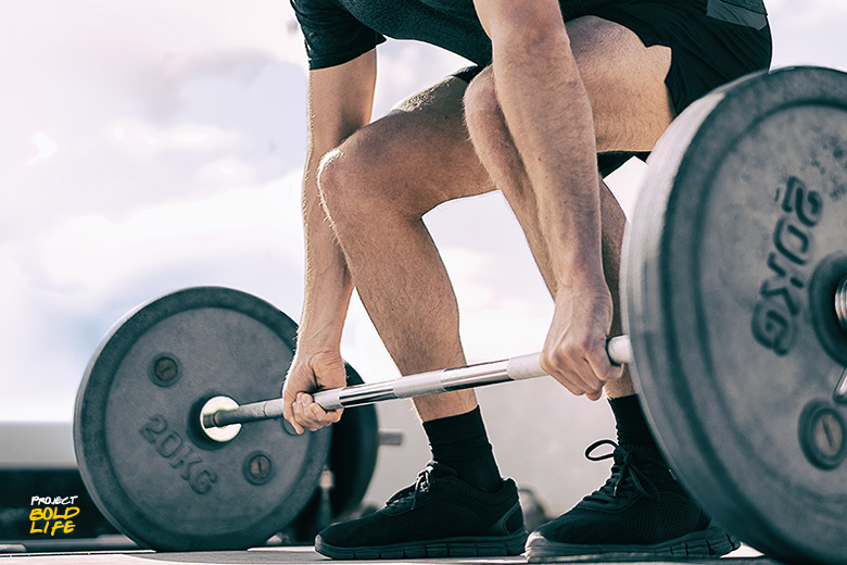 a deadlifter showing the link between weightlifting and brain health